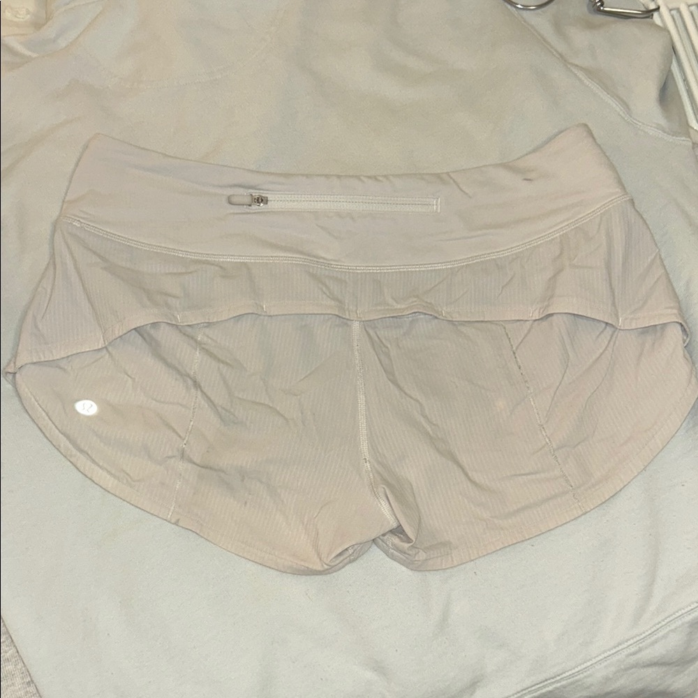 Lululemon white Speed Up Low-Rise Lined Short 2.5" size 6